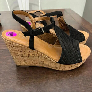 NEW Franco Sarto Clinton 2 Black Perforated T- Strap, Open Toe, Wedge Sandal 8.5